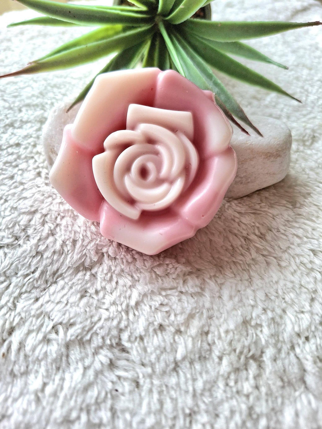 Large Rose Soy Wax Melt, Vegan Friendly, Highly Scented, UK Handmade